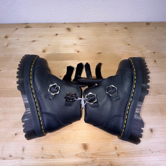Dr. Martens Devon Heart Platform Boots‎ Black Leather Strap Womens US 9 NWOB - Picture 5 of 8